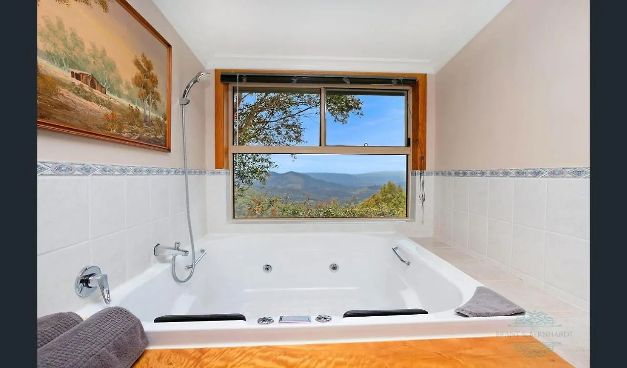 Artisan Spa Views 5 Bedrooms 4 Bathrooms Maleny Holiday home