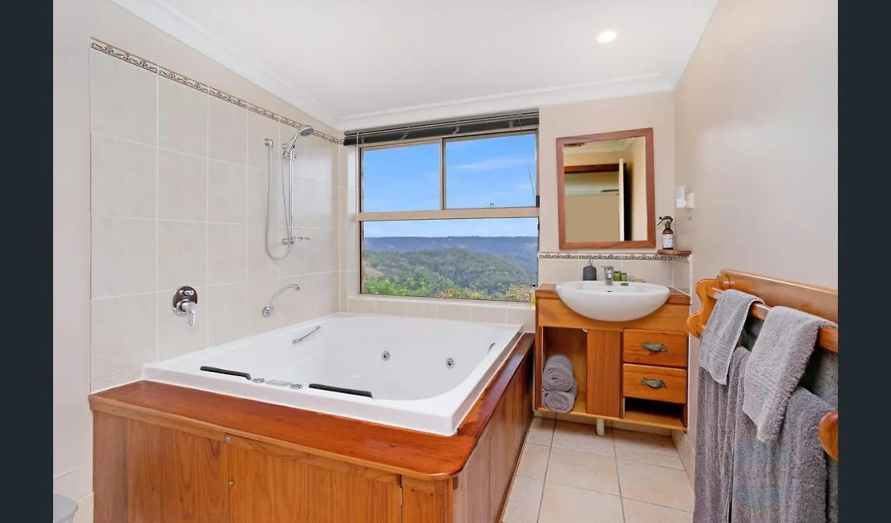 Holiday home Artisan Spa Views 5 Bedrooms 4 Bathrooms Maleny