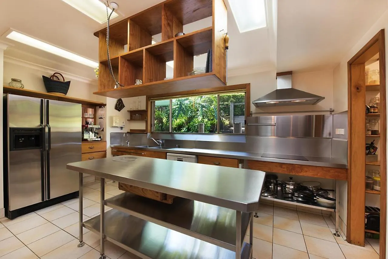 Artisan Spa Views 5 Bedrooms 4 Bathrooms Maleny