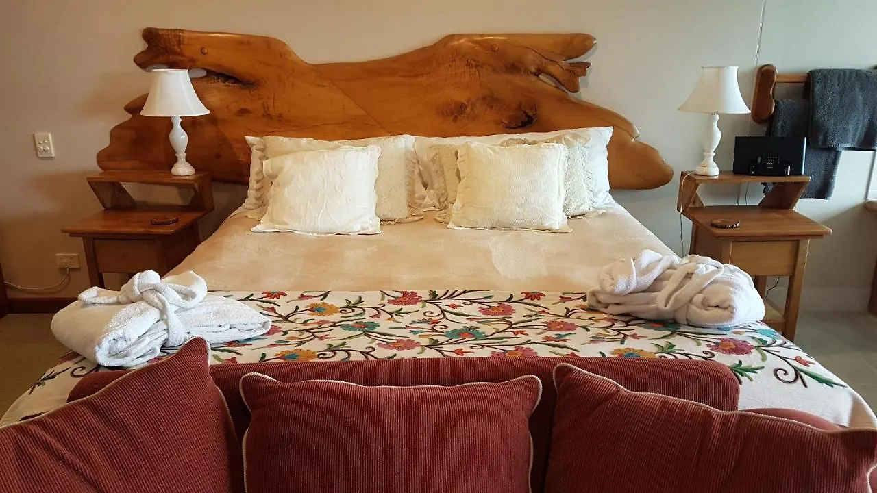 Artisan Spa Views 5 Bedrooms 4 Bathrooms Maleny Vakantiehuis